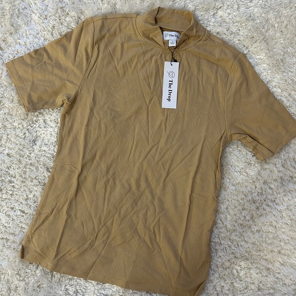 NWT Women's Beige Ribbed T-Shirt - Picture 3 of 3